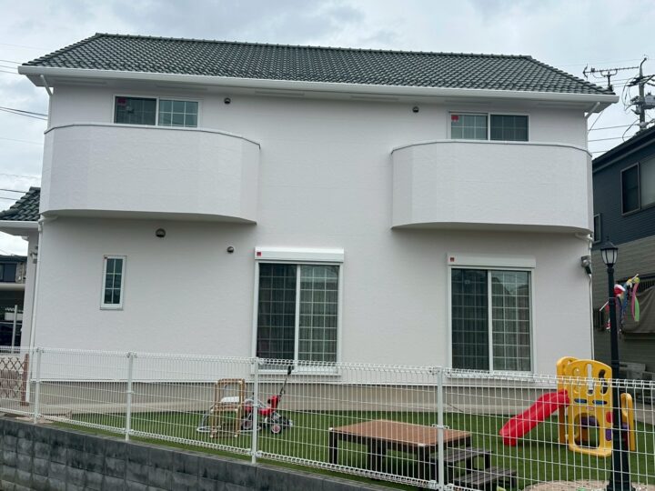 あま市で関西ペイントRSシルバーグロスSiにて外壁塗装・シーリング工事を行いました。