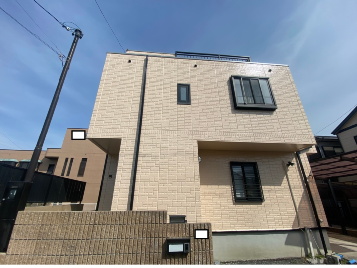 清須市S様邸で外壁塗装工事・付属塗装工事・シーリング工事・屋上トップコート工事を行いました。