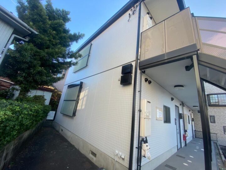 清須市のアパートで外壁塗装・シーリング工事・付属塗装工事を行いました。