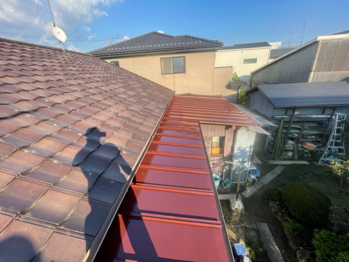 清須市W様邸で倉庫外壁塗装工事・倉庫屋根カバー工法工事・折半屋根塗装を行いました。