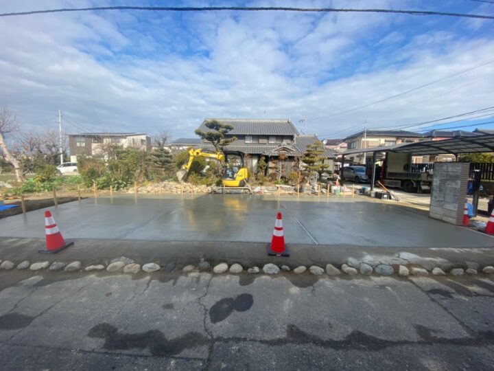 清須市で解体工事と土間コンクリート、フェンス取り付けを行いました。