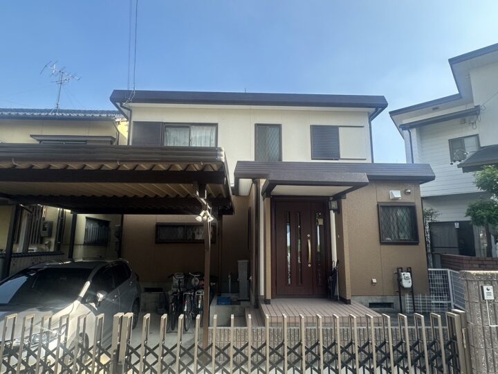春日井市で超高耐久フッ素塗料でツートンカラーに外壁塗装工事と屋根塗装工事を行いました。　