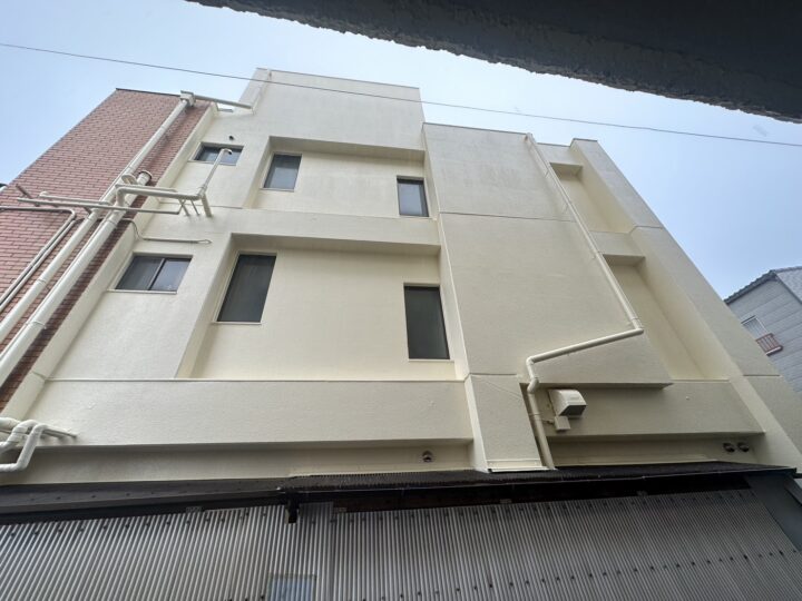 名古屋市西区でフッ素塗料で外壁塗装工事を行いました。